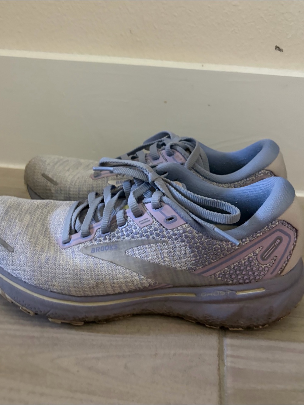 Brooks Women's Running Shoes in Light Lavender and Gray